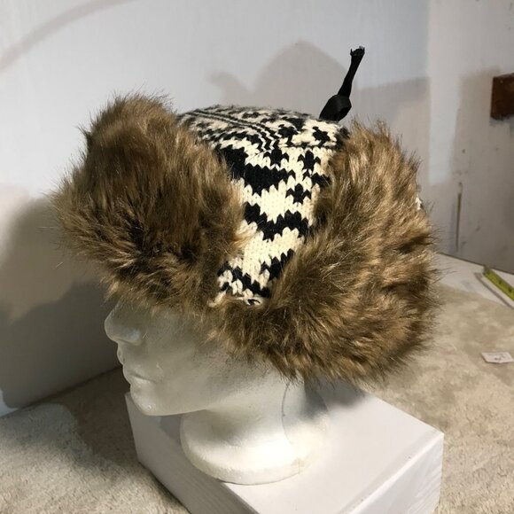 Chaos Trapper Hat Faux Fur Lined Knit Ear Flaps Tie Strings One Size Black White - Picture 8 of 11